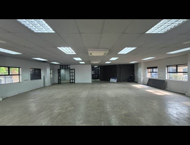 210M² OFFICE TO LET IN ERASMUSKLOOF